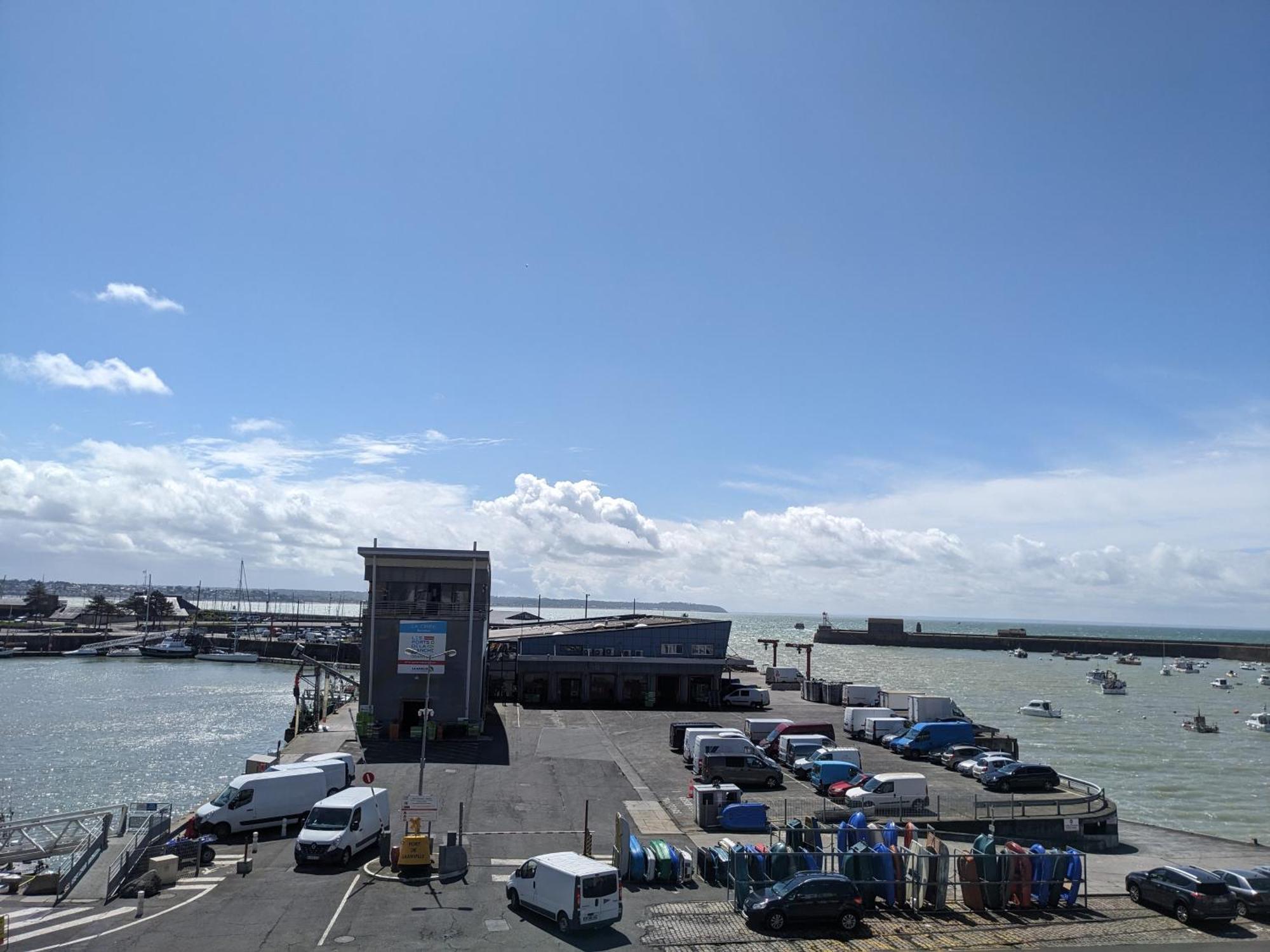 Ferienwohnung La Vigie Sur Le Port Granville Exterior foto